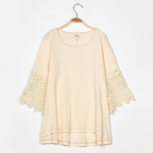 Produits phares : Blouse pour fille avec motifs patchwork, devant court et dos long, manches en dentelle - Product Image 5