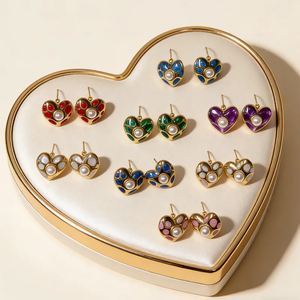 Boucles d'oreilles hypoallergéniques en forme de cœur en perle plaquées or 18 carats de haute qualité en acier inoxydable 304 avec électrodéposition sous vide pour femmes - Product Image 1