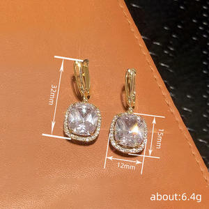 Boucles d'oreilles pendantes en or blanc E3902, serties de cristaux et de strass, monture géométrique, bijoux de mariage classiques pour femmes - Product Image 6