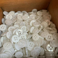 Kancing Grosir Custom 4 Lubang Mutiara Putih Poliester Kancing Kaos Dapat Diwarnai Kancing Plastik Resin