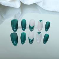 Ongles artificiels de haute qualité; Style de paillettes peintes à la main françaises vertes; Vente en gros d'usine réutilisable.