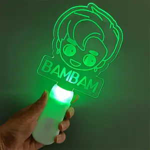 7 Kleuren Custom Kpop Bangtan Jongens Lightstick Acryl Fluorescerende Stick Cartoon Personeel Afbeelding Flash Stick Voor Concert