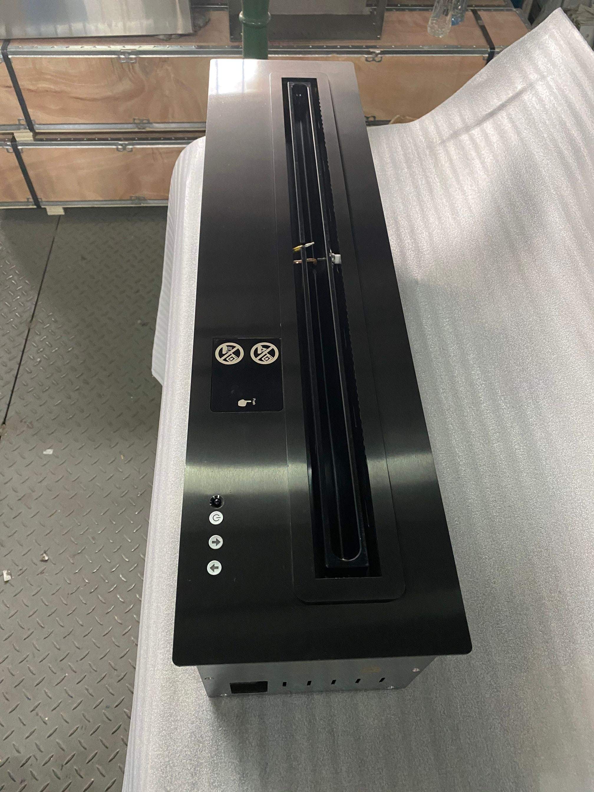 Negro con control remoto