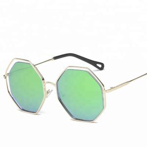 Lunettes de soleil à verres clairs de haute qualité, vente en gros, logo personnalisé, lunettes de soleil polarisées de luxe à la mode pour femmes - Product Image 4