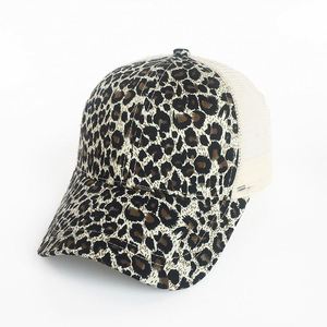 Casquette de baseball en coton pour femme, motif léopard, anti-UV, avec ouverture pour queue de cheval, idéale pour les sports de plein air, style camouflage, en maille, modèle M0430 - Product Image 4