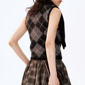 Wiserise مخصص تخفيضات كبيرة للنساء نمط أرجايل سترة متماسكة بلا أكمام مع وشاح التفاصيل ملابس الطبقات - Product Image 2