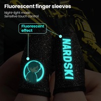 Manchettes de doigts en fibre d'argent ultra-fines pour éviter la transpiration des mains et vous aider à gagner facilement.