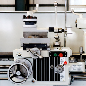 Torno de Precisión CA6240 con Ancho de Guía de 400 mm y Longitud de Trabajo de 2000 mm, Torno Manual con Soporte Fijo y Soporte Móvil - Product Image 4