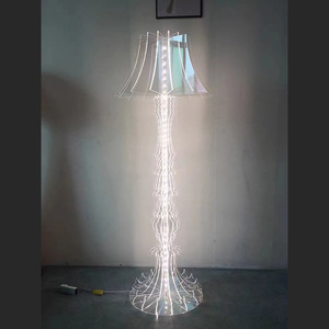 Lampe de sol en acrylique d'art moderne minimaliste français pour salon, canapé, lampe de table d'ambiance rose de luxe, décoration d'échantillon d'hôtel - Product Image 1