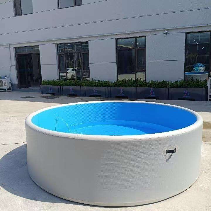 Piscine circulaire bleue