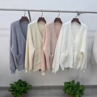 2026 Neuer Winter Großhandel Langer Kunstpelz-Strickcardigan für Damen V-Ausschnitt Übergroß Einreihig Knöpfe Aufgesetzte Taschen Creme Flauschig Gemütlich