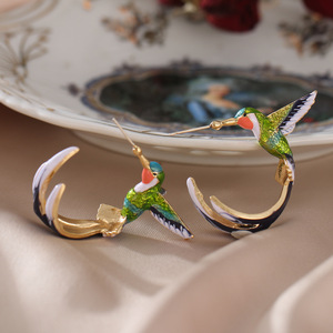Orecchini a Perno in Smalto a Forma di Colibrì per Donne, Gioielli per Orecchie alla Moda - Product Image 4