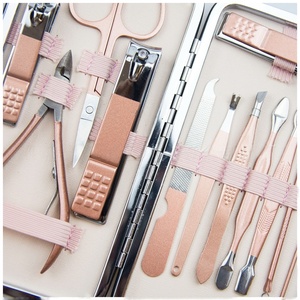 <span class=keywords><strong>Kit</strong></span> de démarrage en acier inoxydable rose doré de 12 pièces <span class=keywords><strong>pour</strong></span> <span class=keywords><strong>manucure</strong></span> et pédicure, fabrication de ciseaux à ongles courbés, logo personnalisé - Product Image 6