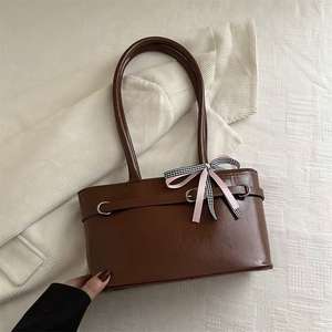 Bolso de hombro tipo almohada con detalle de botón y cierre de cremallera Tote suave para mujer - Product Image 6