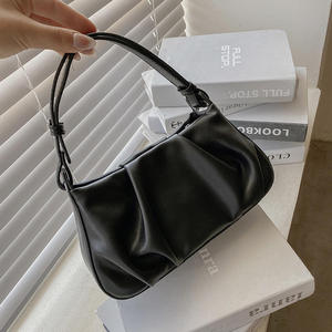 Sac à main en cuir pour femme de qualité supérieure avec plusieurs compartiments et fermeture éclair, idéal pour le shopping et une utilisation quotidienne, disponible à la vente - Product Image 5