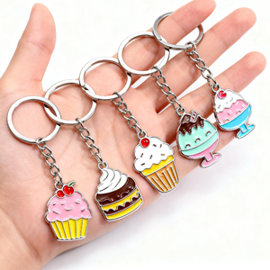 Porte-clés en métal personnalisés avec finition émaillée, motifs gâteau, crème glacée, macaron, friandise, pour la personnalisation de marque en gros - Product Image 1