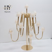 Candélabre en métal à 13 bras avec abat-jour de couleur personnalisée pour les centres de table de réception de mariage
