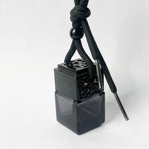 ขวดน้ำหอมติดรถยนต์ทรงสี่เหลี่ยมฝาสีดำ ขวดเปล่าสำหรับน้ำหอมติดรถยนต์ จี้น้ำหอมติดรถยนต์ กระจายกลิ่นน้ำหอมในรถยนต์ - Product Image 1