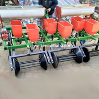 Planteur d'arachide couvert de film monté sur tracteur d'arachide planteuse de semoir d'arachide pour l'irrigation goutte à goutte d'engrais