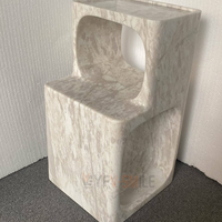 Tabouret décoratif en marbre blanc à courbes irrégulières, table d'appoint en pierre naturelle Wabi Sabi