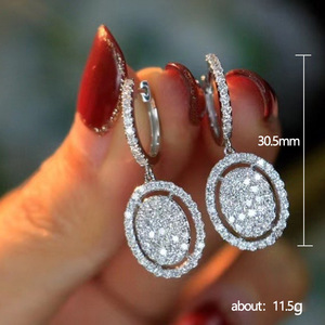 Orecchini a Cerchio in Oro Bianco E1582 con Pendente Ovale in Pavé di Diamanti per Matrimonio, Gioielli di Lusso per Donne - Product Image 6