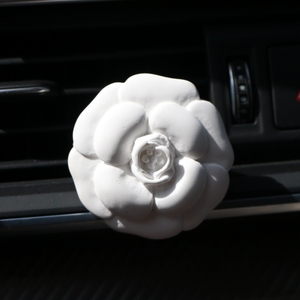 <span class=keywords><strong>Diffuseur</strong></span> d'huiles essentielles en porcelaine parfumée en forme de fleur de camélia en céramique pour voiture et maison, désodorisant en plâtre pour grille d'aération, vente en gros - Product Image 2