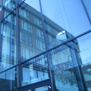 Système de mur-rideau en verre et aluminium à contrôle solaire personnalisé pour vitrages extérieurs de grandes façades de centres commerciaux - Product Image 3