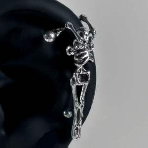 <span class=keywords><strong>Rise</strong></span> of the <span class=keywords><strong>Dead</strong></span> ~ Boucles d'oreilles polyvalentes style punk Dark Skeleton, design de niche - Product Image 6