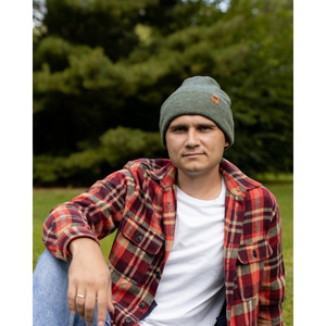 Bonnet de randonnée vert forêt solide DB avec design traditionnel à revers - Product Image 5