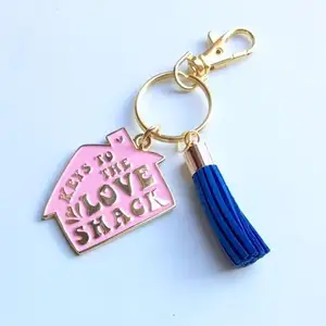 Gepersonaliseerde Schattige Liefde Shack Roze Sleutelhanger Email Kwast Ontwerp Sleutelhanger Voor Vriendin Cadeau