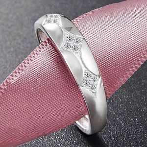 Anello Impilabile a Forma di Diamante con Zirconi per Donne, Elegante Gioiello da Dito alla Moda - Product Image 4