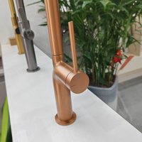 Robinet de cuisine extractible en laiton massif doré brossé avec douchette pour évier, idéal pour la rénovation de maisons modernes et d'hôtels, vente en gros OEM