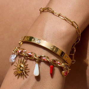 Collier en acier inoxydable avec breloques soleil et pendentif fleur rouge, bijoux de fête - Product Image 2