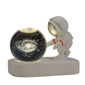 Lampe de nuit moderne en cristal LED avec globe terrestre gravé au laser 3D, base astronaute personnalisée, lampe de table, décoration d'intérieur, cadeau de festival - Product Image 4