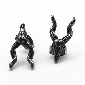 Pendientes con forma de ciervo de acero y titanio plateado tibetano con diseño de zodiaco animal de Yunnique para hombres y mujeres - Product Image 1