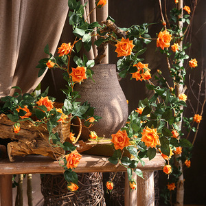 ดอกกุหลาบประดิษฐ์ยี่ห้อ Yihua แบบเถาวัลย์สีส้ม สำหรับตกแต่งผนังบ้าน - Product Image 1
