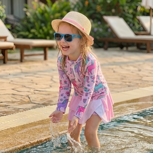 Conjunto <span class=keywords><strong>de</strong></span> natación <span class=keywords><strong>de</strong></span> dos piezas para niñas: Top <span class=keywords><strong>de</strong></span> manga larga con media cremallera y falda, <span class=keywords><strong>de</strong></span> poliéster con estampado <span class=keywords><strong>de</strong></span> caballo <span class=keywords><strong>en</strong></span> colores pastel, traje <span class=keywords><strong>de</strong></span> sol. - Product Image 1