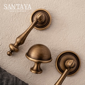 Poignées Santaya en laiton brossé antique, poignées de luxe <span class=keywords><strong>vintage</strong></span> pour armoires de cuisine, boutons de tiroir, poignées de placard, poignée en bronze - Product Image 5