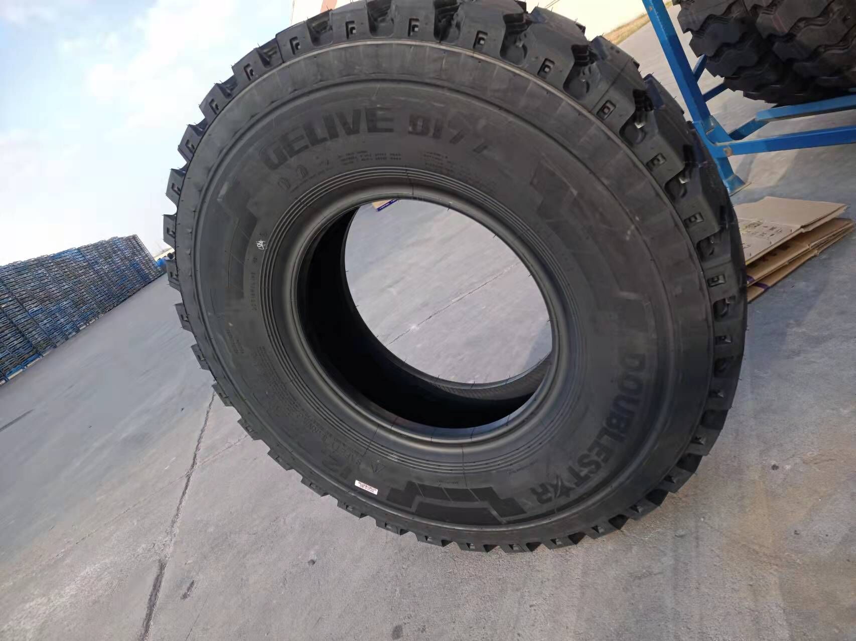 source 12.00r20 105千克dsr177块双星品牌卡车轮胎块 on m.alibaba.