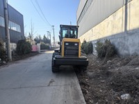 Chine Nouvelle niveleuse durable de petit moteur de machines de route 132HP à vendre en Algérie