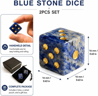 Lot de 2 dés en sodalite bleue naturelle, 16 mm, D6, polis à la main, points dorés, bords lisses, pour jeux de société, collection, cadeau, affinés