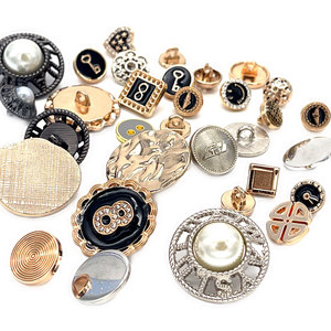 Tùy Chỉnh 4-Lỗ Nút Cho Phù Hợp Với Màu Đen Dễ Thương Chủ Đề Quần Áo Áo Sơ Mi Với <span class=keywords><strong>18L</strong></span> Hai Kẽm Kim Loại Nút Loại Kẽm Hợp Kim - Product Image 6