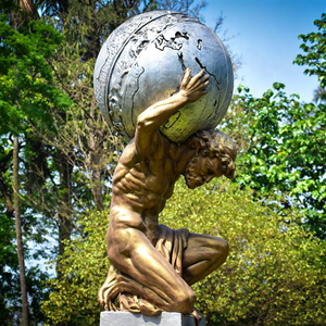 Sculpture en bronze grandeur nature moderne, art métallique, statue « Le monde est à toi », sculpture extérieure pleine grandeur pour la décoration de jardin - Product Image 2