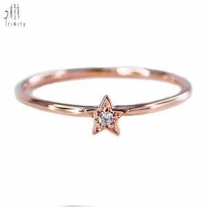 Pequeña estrella en forma de 18K oro rosa anillo de diamantes delicada Pop tema