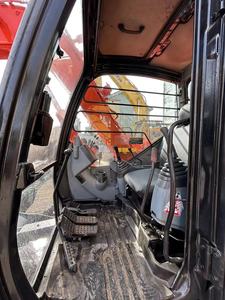 Excavatrice en stock Hitachi ZX70QC bien entretenue pour la rénovation de jardin, le nettoyage de ferme d'élevage, y compris la pompe à engrenages de la boîte de vitesses du moteur - Product Image 6