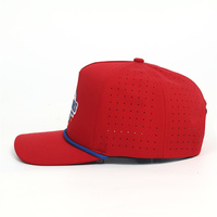 Waterdichte stof 5-delige rode pet met geborduurd logo en blauwe touwringen
