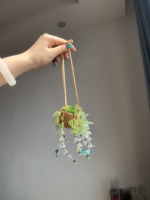 Mini plante suspendue en cristal faite à la main, arrangement de vigne perlée en panier au crochet pour la décoration de voiture et de maison