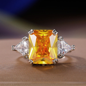 Anello Quadrato Stile Caramella per Donne, Design Colorato, Accessorio da Dito per Uso Quotidiano - Product Image 1