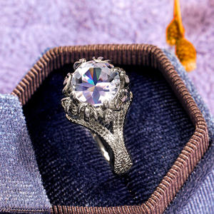 Anello F679 in Argento con Diamante Sintetico Taglio Brillante Rotondo, Gioiello Classico da Donna per Fidanzamento - Product Image 3