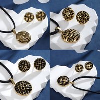 Ensemble de bijoux texturés ronds rétro XUPING, collier en cordon de cuir noir et boucles d'oreilles clous, ensemble 2 pièces pour femme, usage quotidien, vente en gros